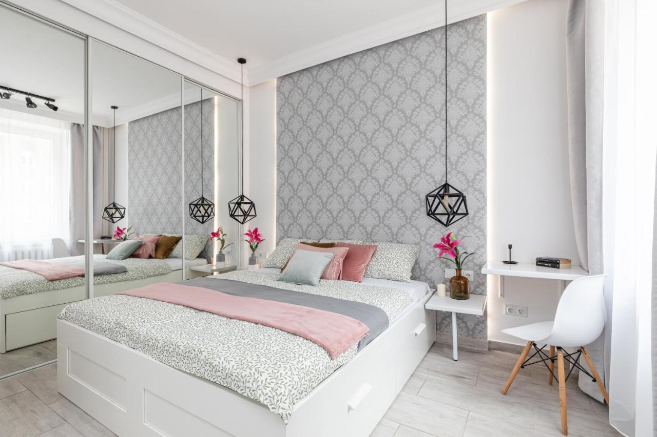 Superapart Chmielna 73A, City Center Warsaw Exterior photo